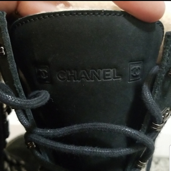 Chanel CC logo   Padlock  Winter Boots - Picture 9 of 9